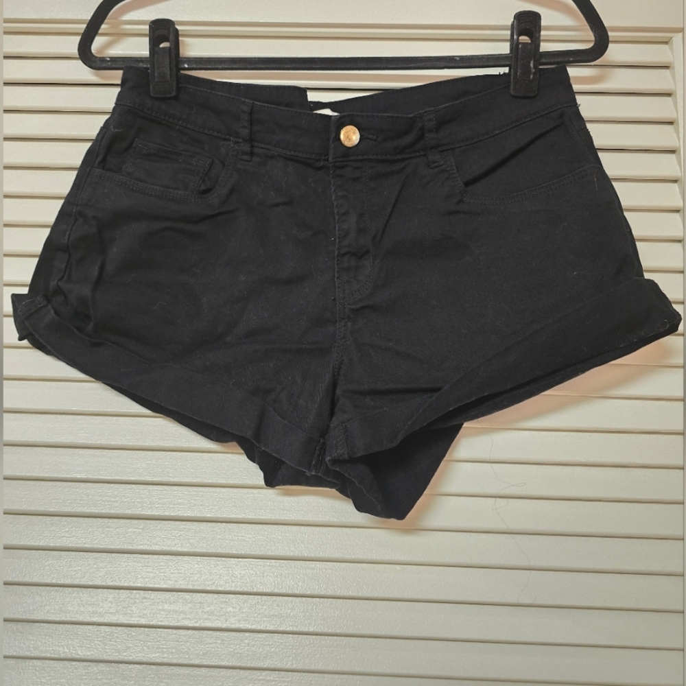 H&M - Black Casual Shorts With Pockets